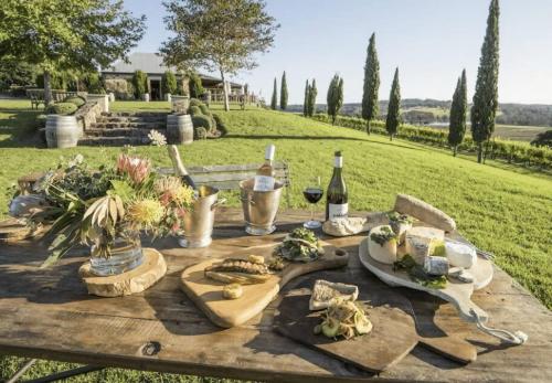 Family Coastal Escape Narrawallee NSW in Narrawallee