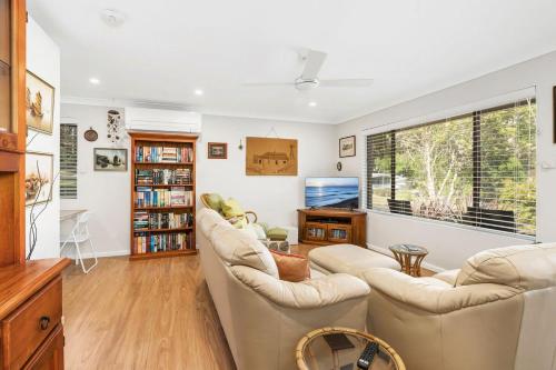 Family Coastal Escape Narrawallee NSW in Narrawallee