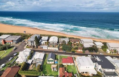 Cute Beach Escape 50m to Wamberal Beach in Wamberal