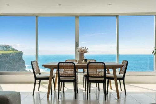 Clifftop Oasis with Breathtaking Views - image 2