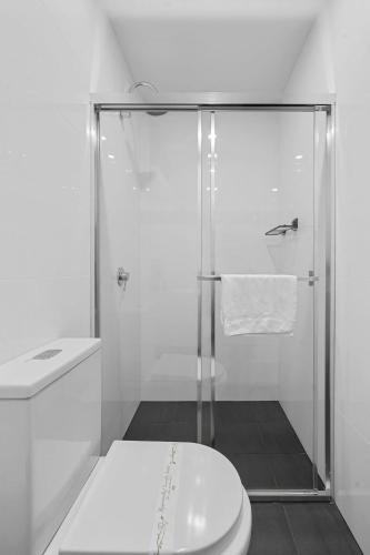 Modern Studio Retreat in Crown St with AirCon - image 14