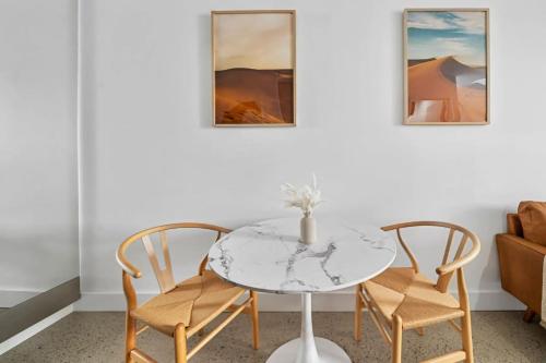 Modern Studio Retreat in Crown St with AirCon - image 4
