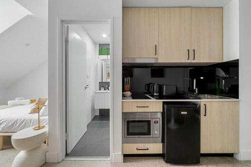 Modern Studio Retreat in Crown St with AirCon - image 2