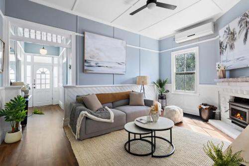Blue Wren Cottage on Edith - A Fireside Retreat in Wine Country