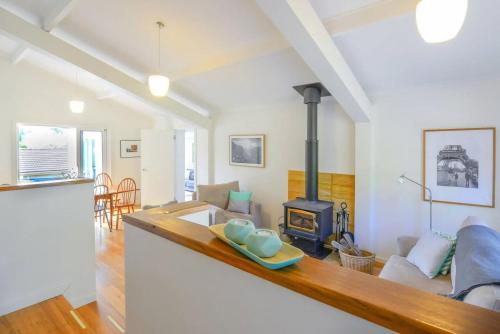 Backhouse & Bushland Stay With Fireplace - Wentworth Falls
