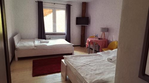 Austeria - image 6