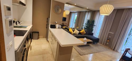 Gardenia CFC by IB Signature - Cosy 1Bedroom Apt with Wifi, 24x7 Security, Parking, Self check-in, Large terrace, Walk to Cafes and Gym, Касабланка (фото 6)