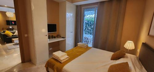 Gardenia CFC by IB Signature - Cosy 1Bedroom Apt with Wifi, 24x7 Security, Parking, Self check-in, Large terrace, Walk to Cafes and Gym, Касабланка (фото 7)