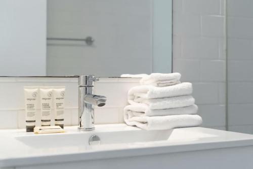 Cosy Retreat in Bondi Junction -1BR Gem - image 2