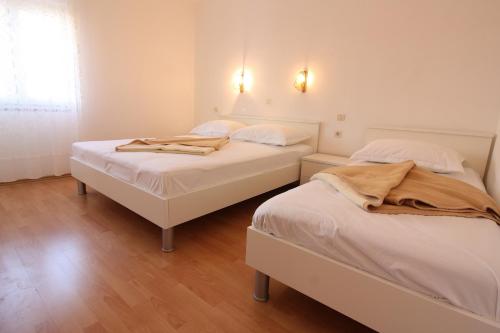 Apartments by the sea Metajna Pag - 6486 - image 3