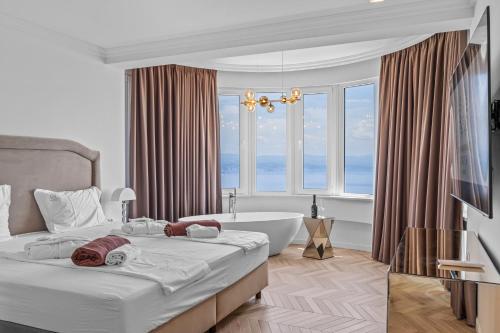 1 queen bed, 1 sofa bed