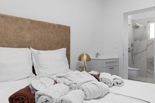 1 queen bed, 1 sofa bed