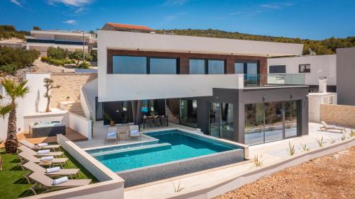 Villa image 3