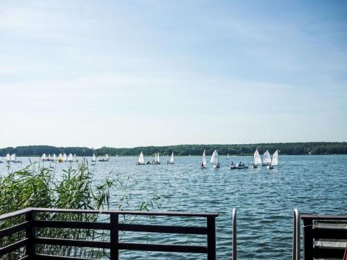 Chalet Bootshaus auf dem See by Interhome in 林多