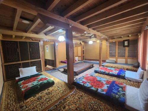 Passu Cones Hotel in Pasu
