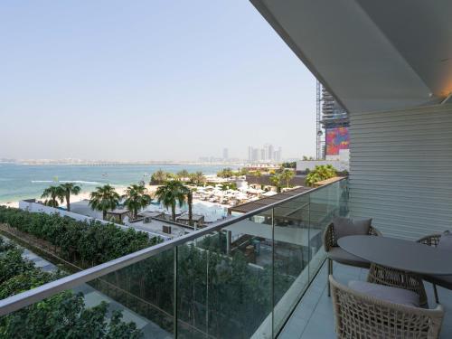 Luxurious 2BR With Amazing Marina View & Large Patio, Dubaj (zdjęcie 3)