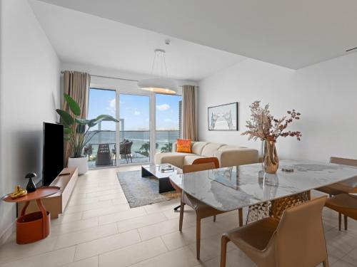 Luxurious 2BR With Amazing Marina View & Large Patio, Dubaj (zdjęcie 7)