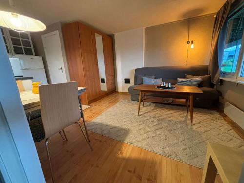 cozy apartment - Tap to explore photos