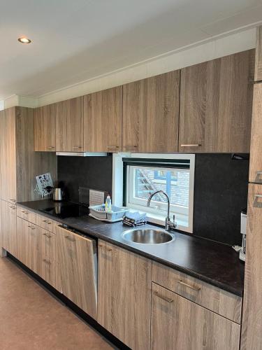 Konyha, Vinkestek Verhuur in Baambrugse Zuwe