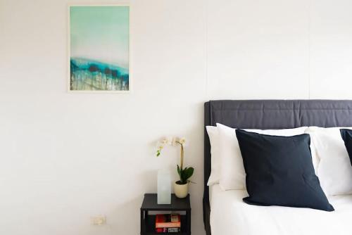 Studio with Stunning Views and Free Parking - image 11