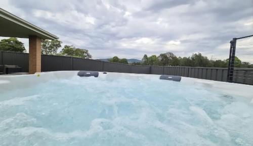Hunter Explorer - Games Room & Outdoor Spa