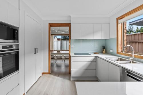 Shoreline Retreat 900m to the beach in Fingal Bay