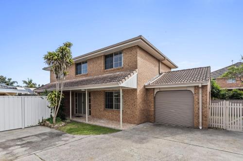 Shoreline Retreat 900m to the beach in Fingal Bay