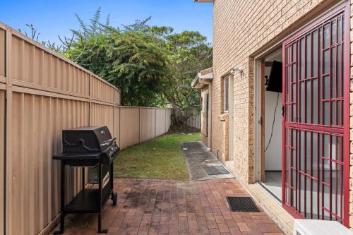 Shoreline Retreat 900m to the beach in Fingal Bay