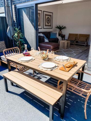 . Coast and Roast - Sunny Shell Cove Escape