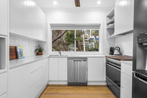 Sensational Ocean Views In Maianbar in Bundeena