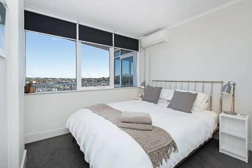Seaside Serenity Stunning Beach Views in Maroubra in Maroubra