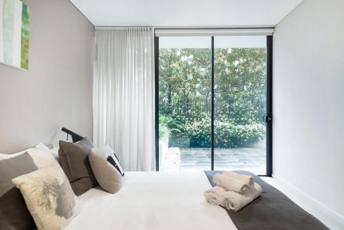 Leafy Inner City Apartment Camperdown - image 10