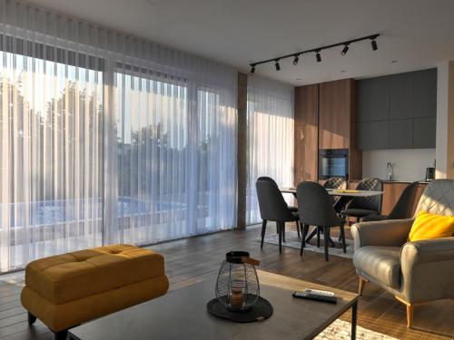 Brick Villas - Poolside Bliss in Kmetovce