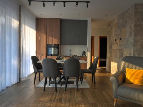 kuhinja, Brick Villas - Poolside Bliss in Kmetovce