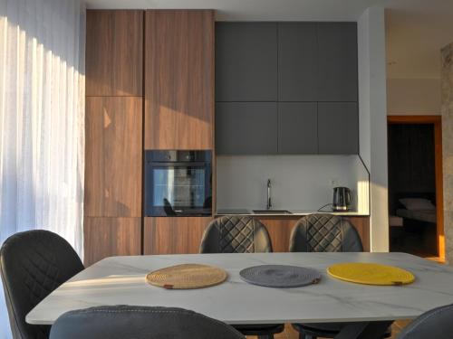 kuhinja, Brick Villas - Poolside Bliss in Kmetovce