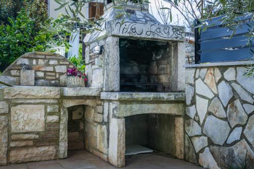 Villa Laura Krnica near Pula for 8 people - pet friendly with children playground