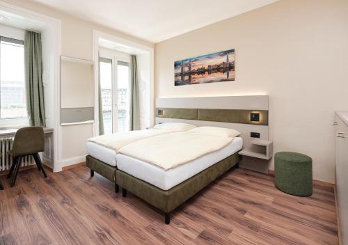 Comfort Twin Room facing the Chapel Bridge