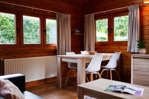 Sfeervol houten huisje met omheinde tuin op de Veluwe in Epe