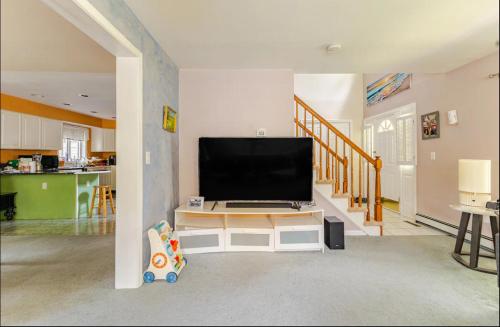 3Bedroom Spacious House with in-house Laundry and Dryer, Free WiFi in Taunton, USA