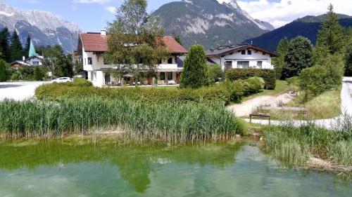 ทัศนียภาพภายนอกโรงแรม, Forellenhof Appartements & Grossmutters Bungalow in เซวัลด์