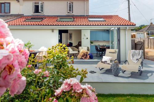 Littlefields - With hot tub, garden, private parking and short walk to beach, Seaton (zdjęcie 4)
