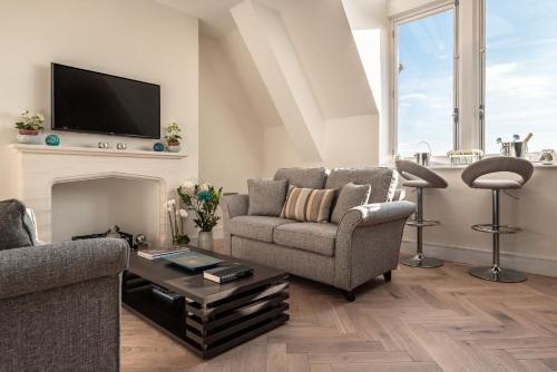 Cathedral View - An Exclusive Private Apartment on Cathedral Green, Exeter, Exeter (photo 3)