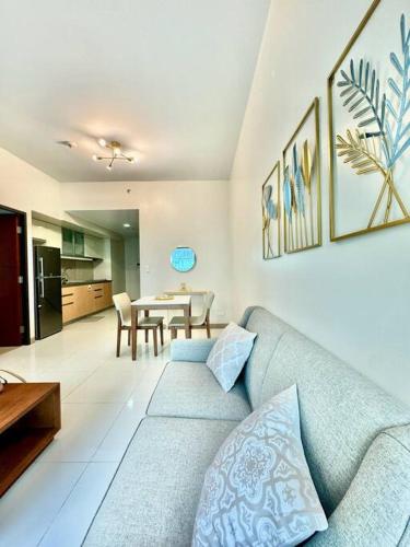 Cozi Uptown 1br suite Mitsukoshi Mall BGC, Manila