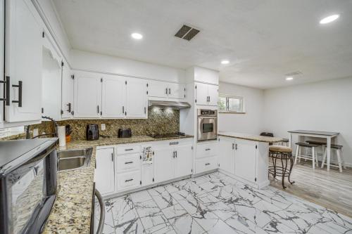 Steps to the Lake Eufaula Home with Game Room! in Eufaula, USA