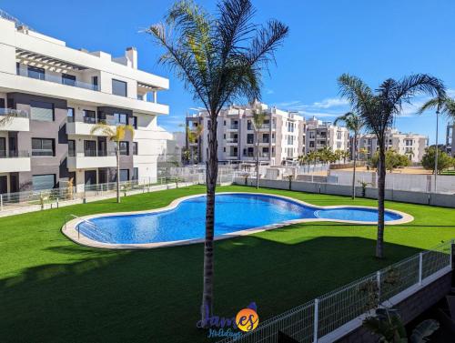 Modern 2 Bed Apt with Com Pool VM52 5