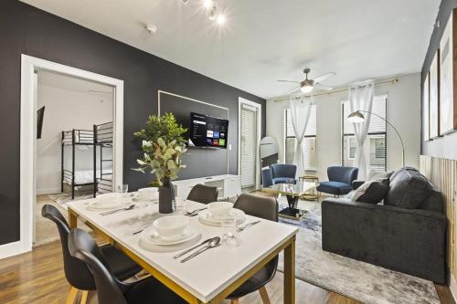 Stylish 2B near Legacy West Wi-Fi Fitness Pool in Frisco, USA