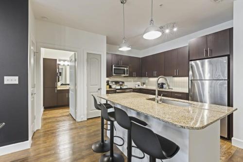 Stylish 2B near Legacy West Wi-Fi Fitness Pool in Frisco, USA
