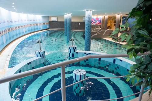 Rodyti, CE Plaza Hotel in Siofokas