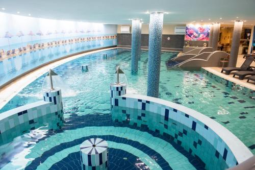 Rodyti, CE Plaza Hotel in Siofokas