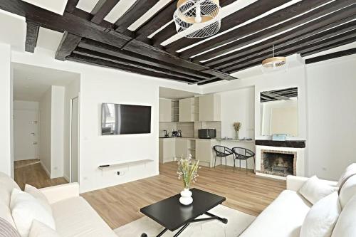 Stylish Two-Bedroom Apartment in Saint-Germain, Paryż